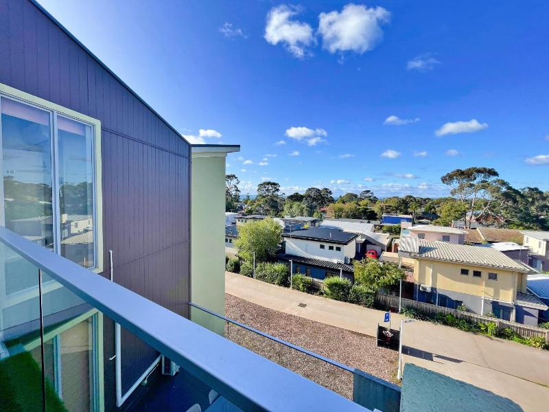 Phillip Island Towers - image 14