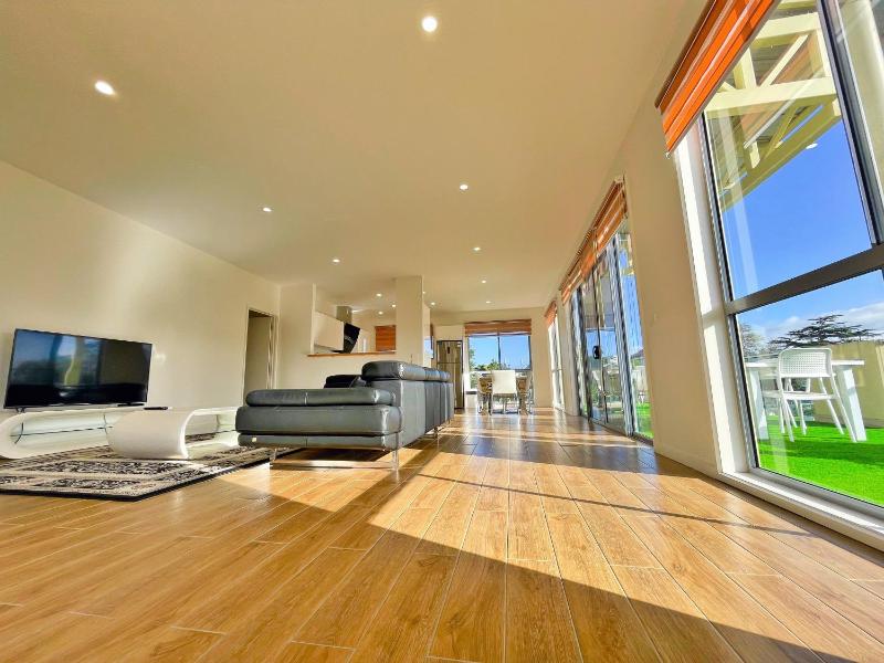 Phillip Island Towers - image 13