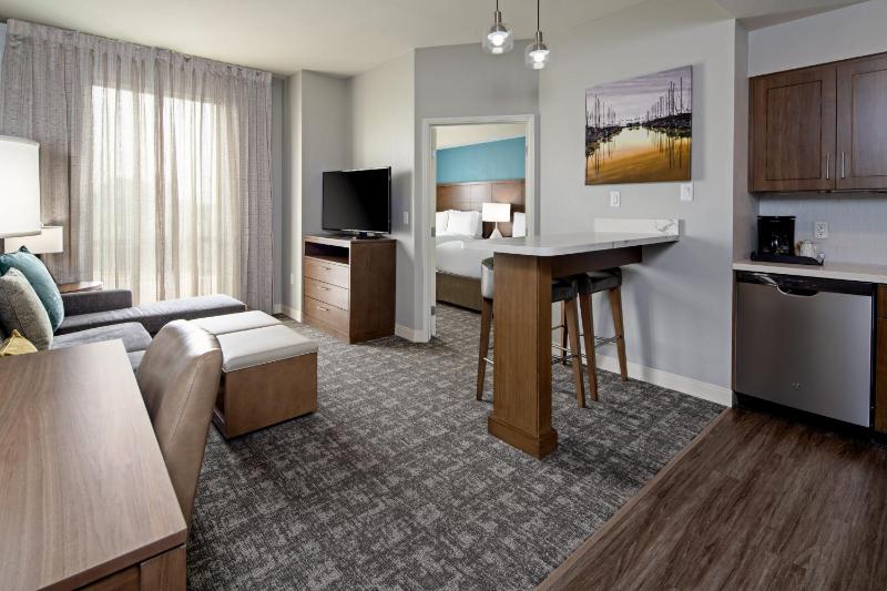 One-Bedroom Suite with Two Queen Beds image 3
