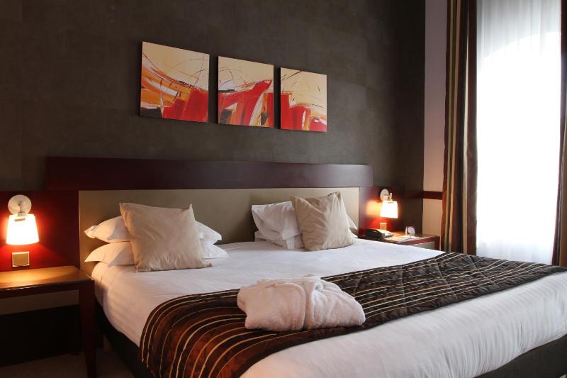 Superior Double Room image 3