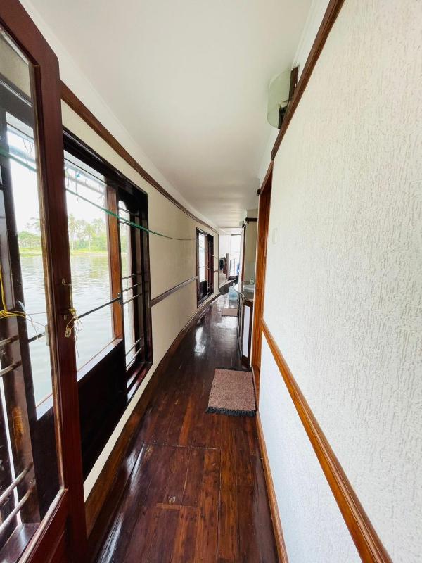 Royal Houseboats - image 4