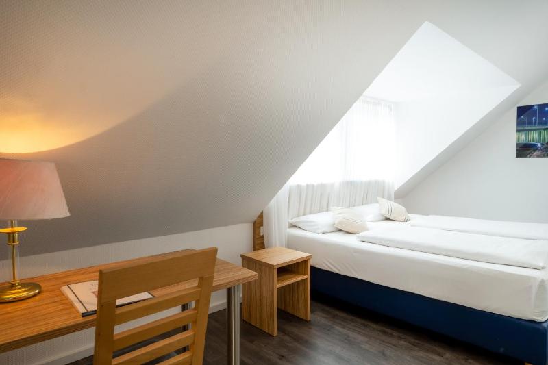 Standard Double Room image 4