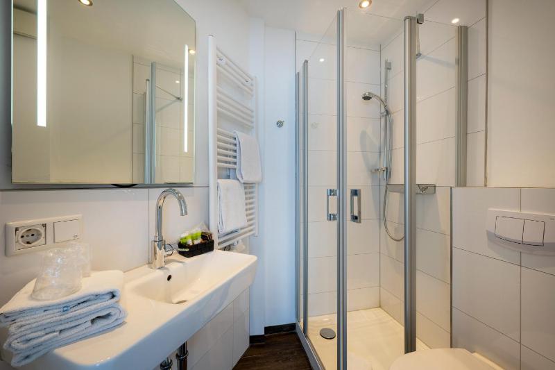 Standard Double Room image 2