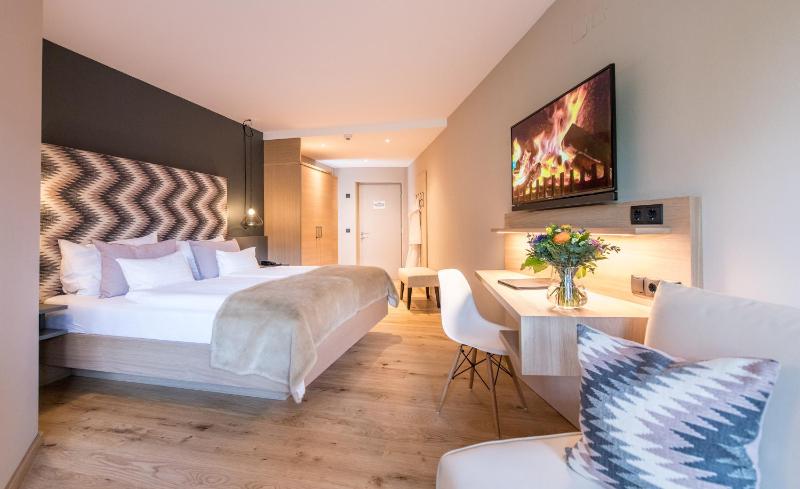Deluxe Room image 1