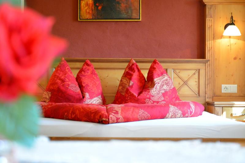 One-Bedroom Apartment image 2