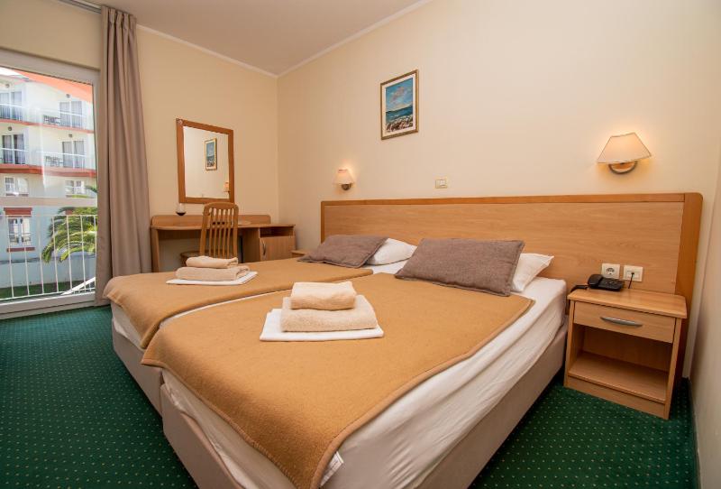 Double Room image 3