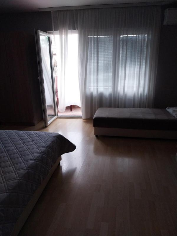 One-Bedroom Apartment image 3