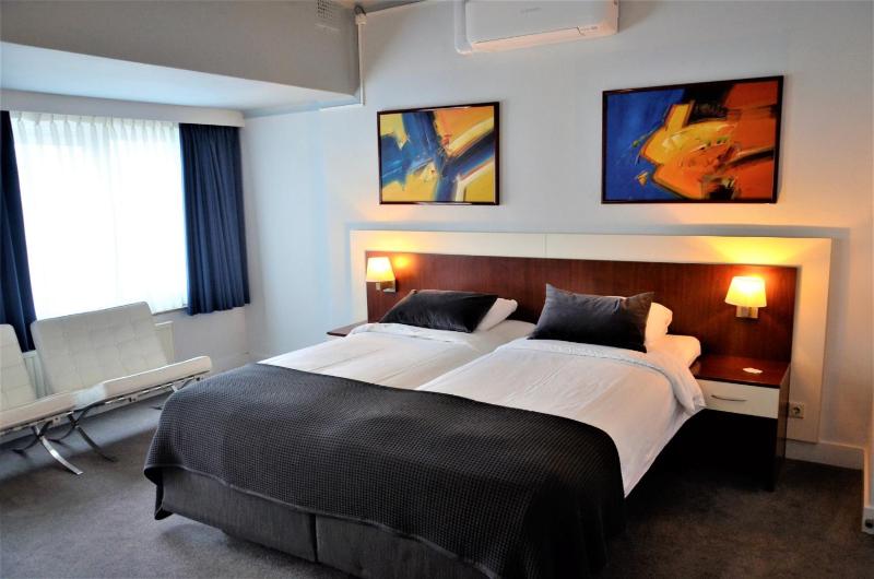 Large Twin Room image 3
