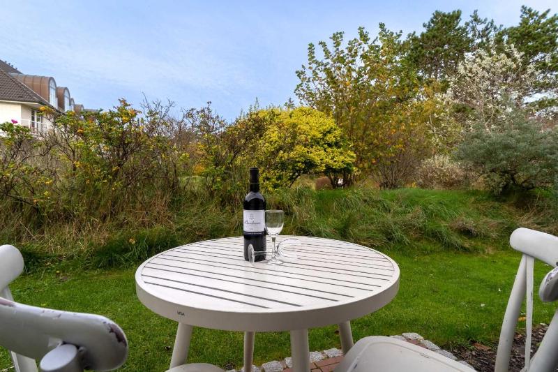 Suite with Garden View image 3