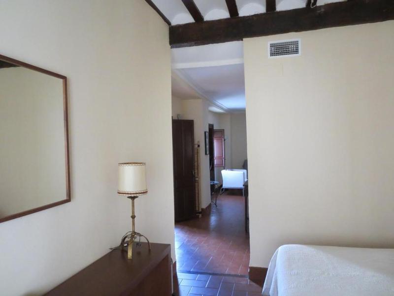Twin Room image 3