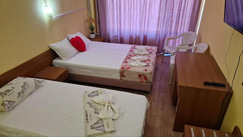 Twin Room with Balcony image 1