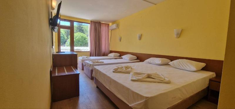 Quadruple Room with Balcony image 1