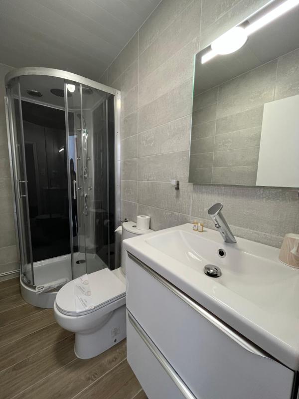 Double Room with Shower image 4
