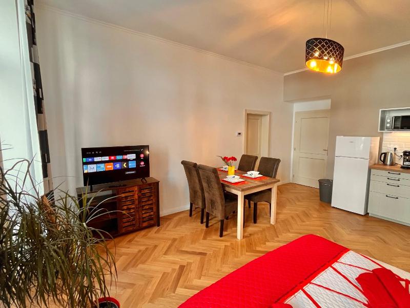 Cute Apartment Zborovska - image 10