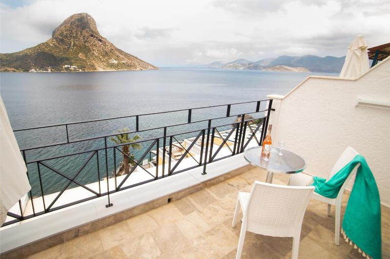 Studio with Sea View (2 Adults) image 3