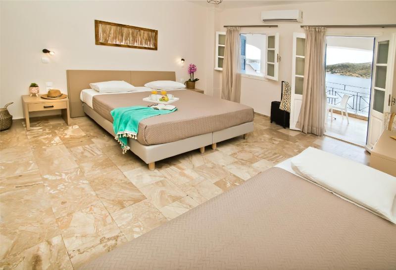 Studio with Sea View (3 Adults) image 4