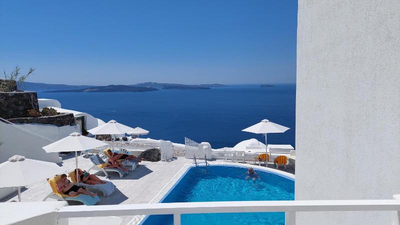 Superior One Bedroom Apartment with Caldera View image 1