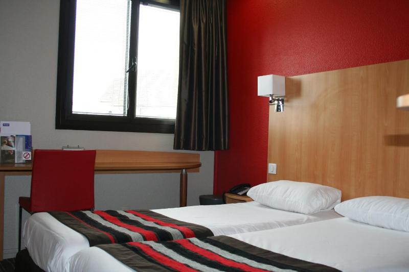 Standard Triple Room image 3