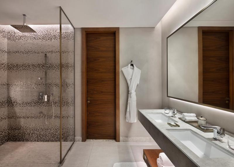 Superior Double Room with Two Double Beds, Partial Burj Khalifa or Downtown View including Signature St. Regis Butler Service image 4