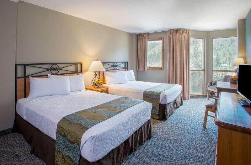 Double Room with Two Double Beds - Accessible/Non-Smoking image 3