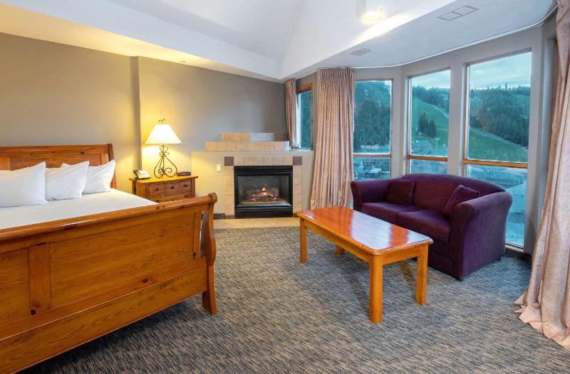 King Suite - Non-Smoking image 3