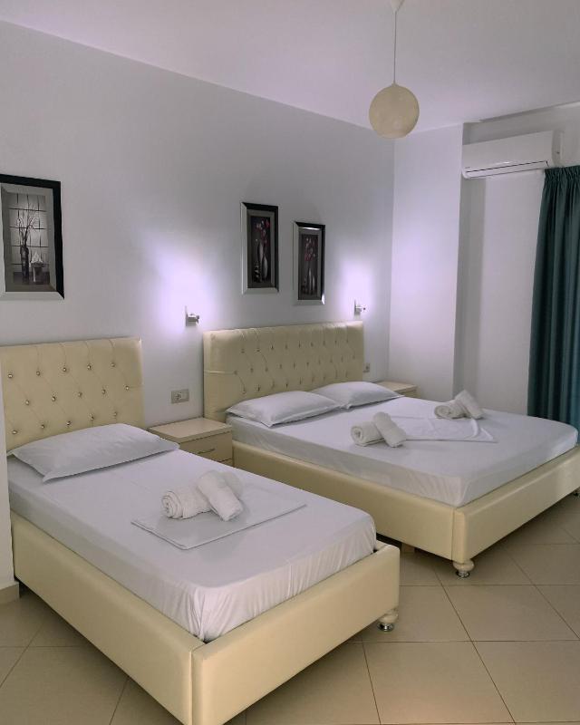 Triple Room with City View image 4