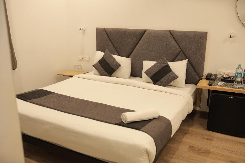 HOTEL SIGNATURE INN - image 3