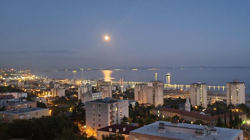 QR Apartment for Family Couples or Friends stay - image 13