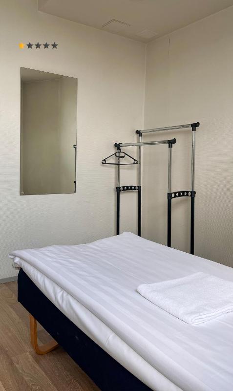 Twin Room with Shared Bathroom image 2