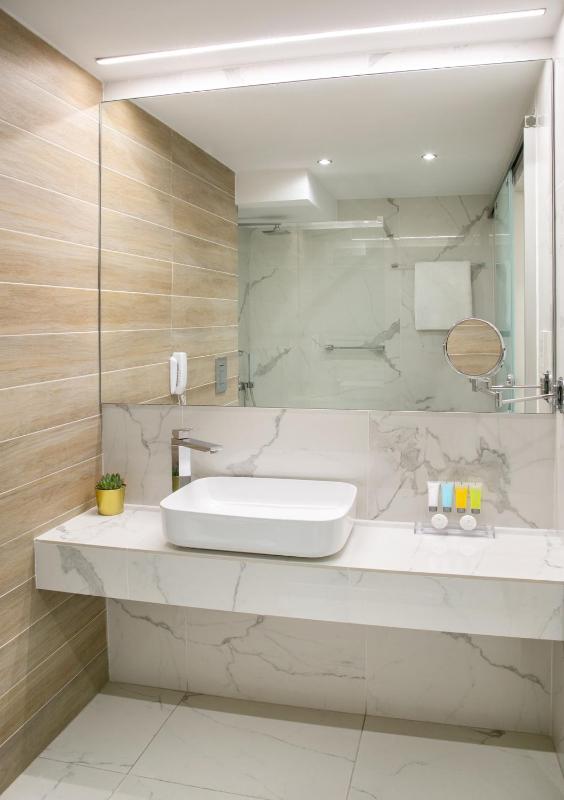 Standard Double or Twin Room image 3