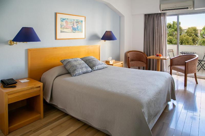 Standard Double or Twin Room image 4