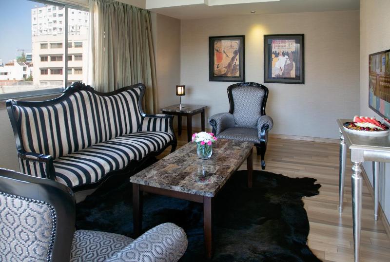 Executive Suite image 2