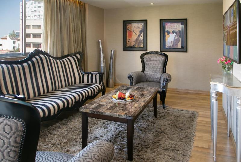 Executive Suite image 3