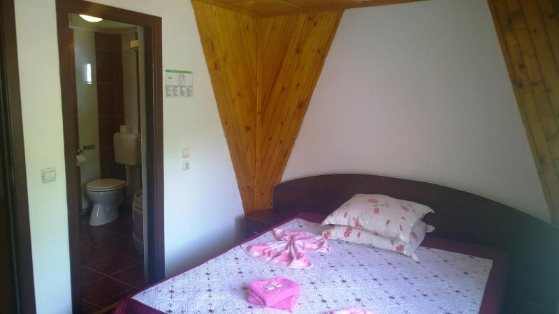 Double Room image 3