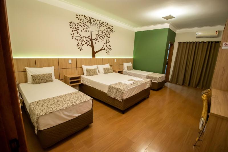 Deluxe Quadruple Room image 2