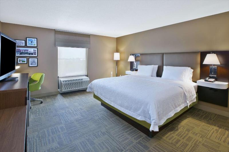 King Room with King Bed - Non-Smoking image 3