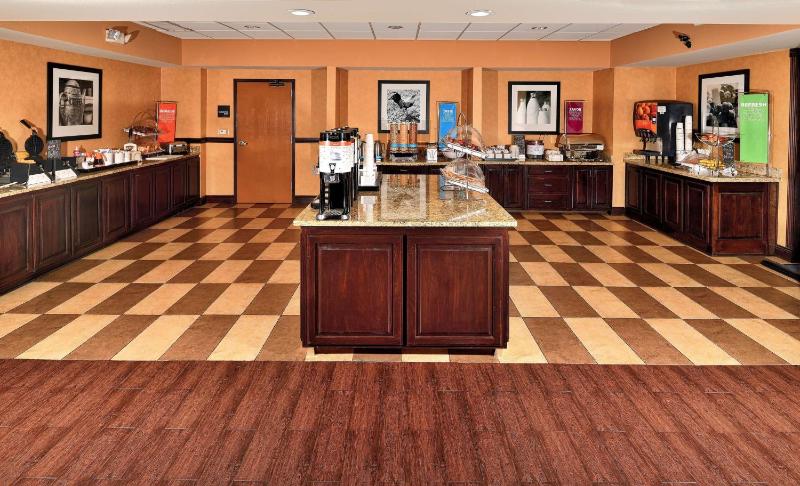 Hampton Inn & Suites Fredericksburg - image 9