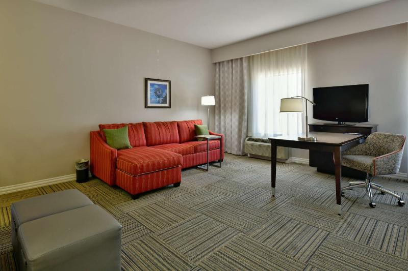 Hampton Inn & Suites Fredericksburg - image 10
