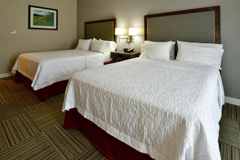 Room with Two Queen Beds - Non-Smoking image 3