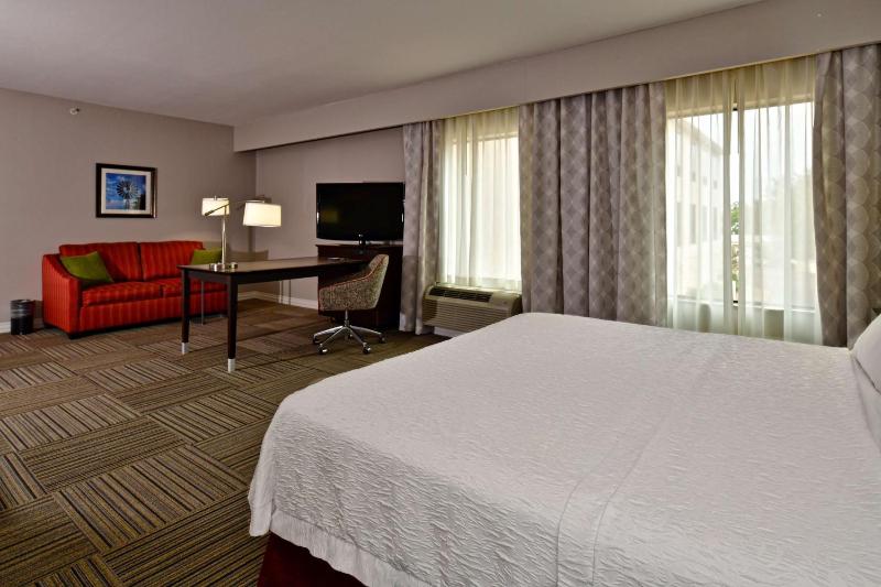 Hampton Inn & Suites Fredericksburg - image 15