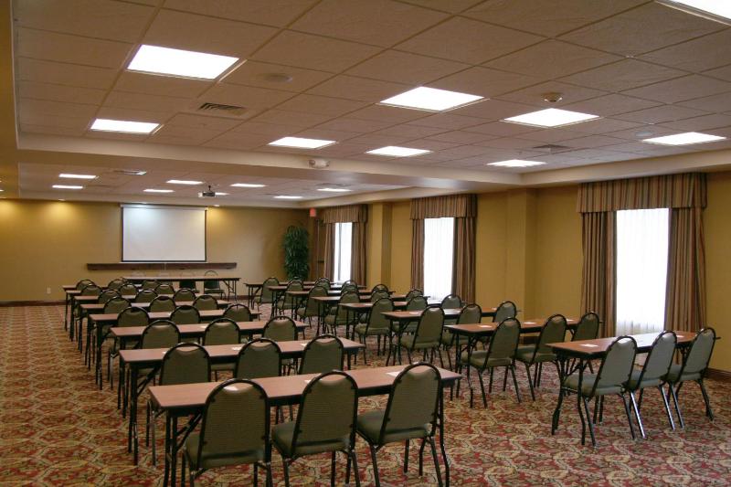 Hampton Inn & Suites Fredericksburg - image 2