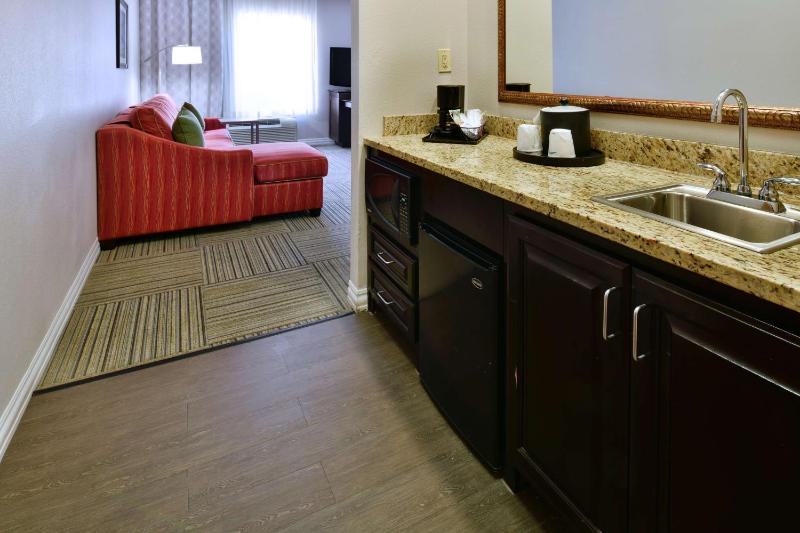 Queen Studio Suite with Two Queen Beds - Non-Smoking image 2