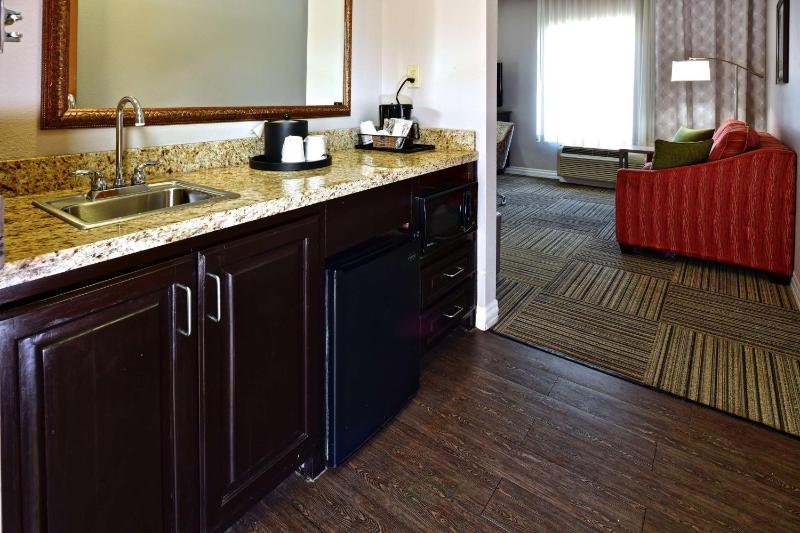 Hampton Inn & Suites Fredericksburg - image 8