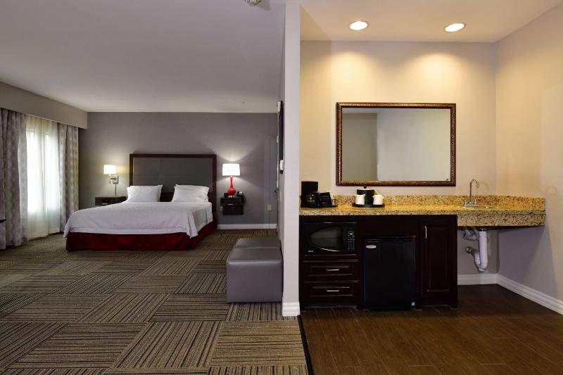 Hampton Inn & Suites Fredericksburg - image 13