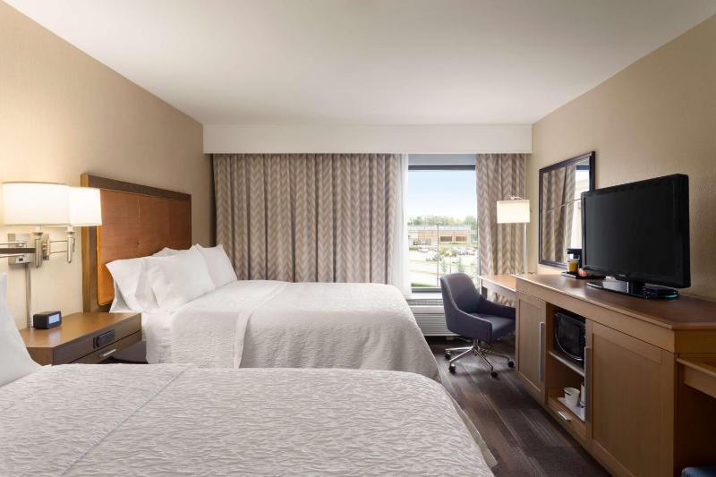 Room with Two Queen Beds - Non-Smoking image 4