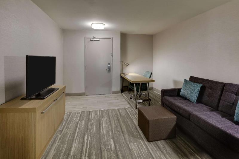 Junior King Suite with Sofa Bed image 4