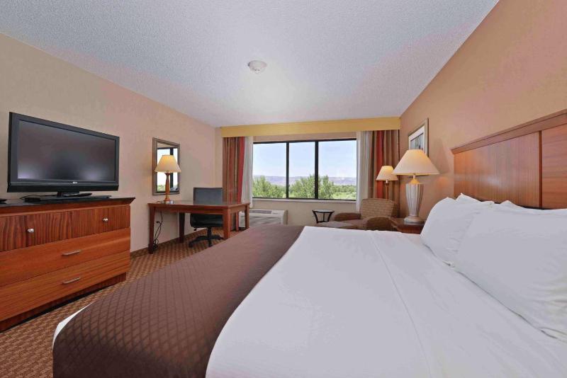 King Room - Non-Smoking image 4