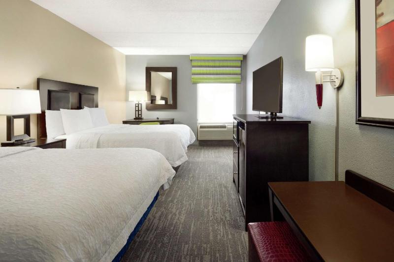 Room with Two Queen Beds - Non-Smoking image 3