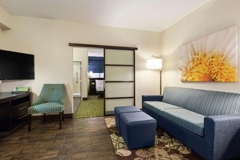 Junior Queen Suite with Sofa Bed image 3