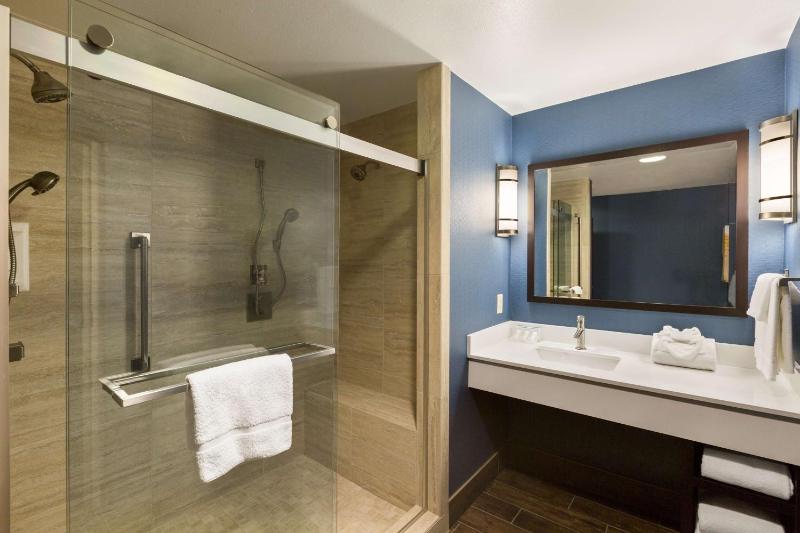 King Suite with Spa Bath image 2